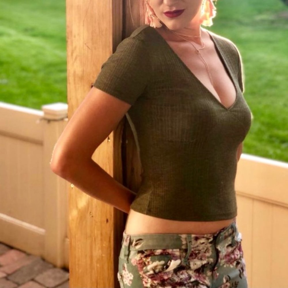 Forever 21 Green Ribbed Short Sleeve Crop Top